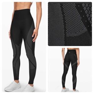 Lululemon Mapped Out High-Rise Tight 28"
Black / Glacier Grey Size 8